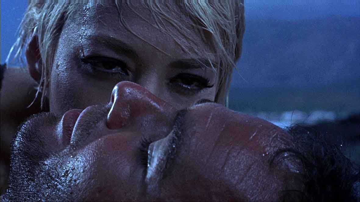 バート・レイノルズによれば、『シャーク！』（69）撮影時にもフラーは「アクション」と言う代わりに拳銃をぶっぱなしていたと。シルビア・ピナルとのラブシーンでも銃を撃つもんだから、さすがにレイノルズがやめてくれと頼んだら、あっさり「駄目だ」と言われた由