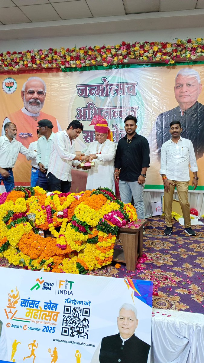 लोकसभा सांसद श्री दामोदर अग्रवाल जी को #CHA साथियों ने MHVF की घोषणा को पूर्ण कर नौकरी पुनः बहाल करने की माँग की 

सांसद साहब आपके जन्म दिवस की हार्दिक शुभकामनाएँ समस्त CHA परिवार की तरफ़ से 
#CHA_सेवा_बहाली 
<a href="/BhajanlalBjp/">Bhajanlal Sharma</a> <a href="/DamodarAgarwalB/">Damodar Agarwal</a> <a href="/sampatsingh05/">Sampat Singh</a>