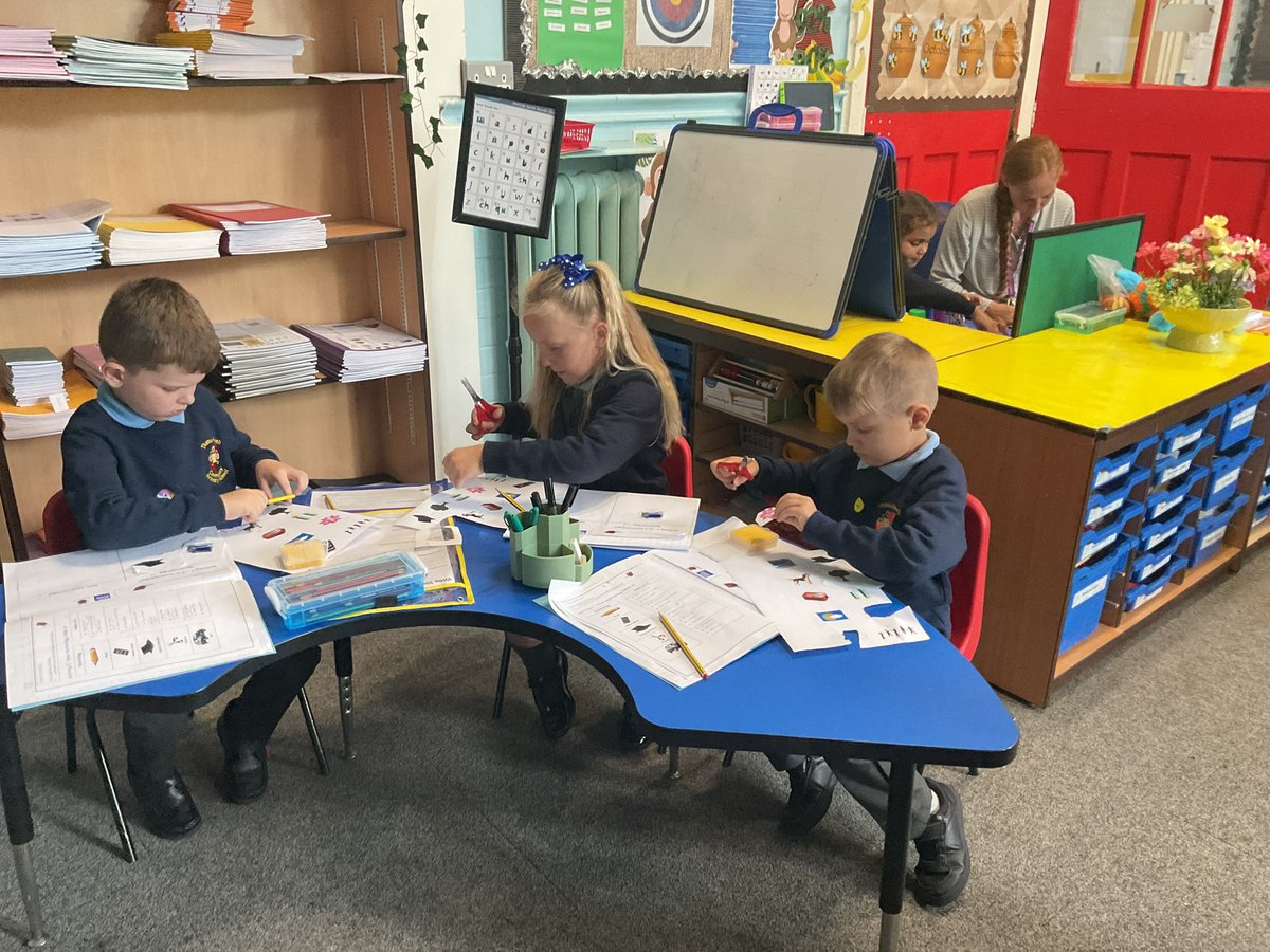 MrsEvans_Thatto's tweet image. What a great start to year 1! Well done everyone! 🤩
In computing today we have been sorting things which are technology and not technology. #Thattoprim_computing