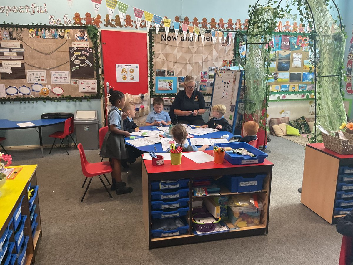 MrsEvans_Thatto's tweet image. What a great start to year 1! Well done everyone! 🤩
In computing today we have been sorting things which are technology and not technology. #Thattoprim_computing