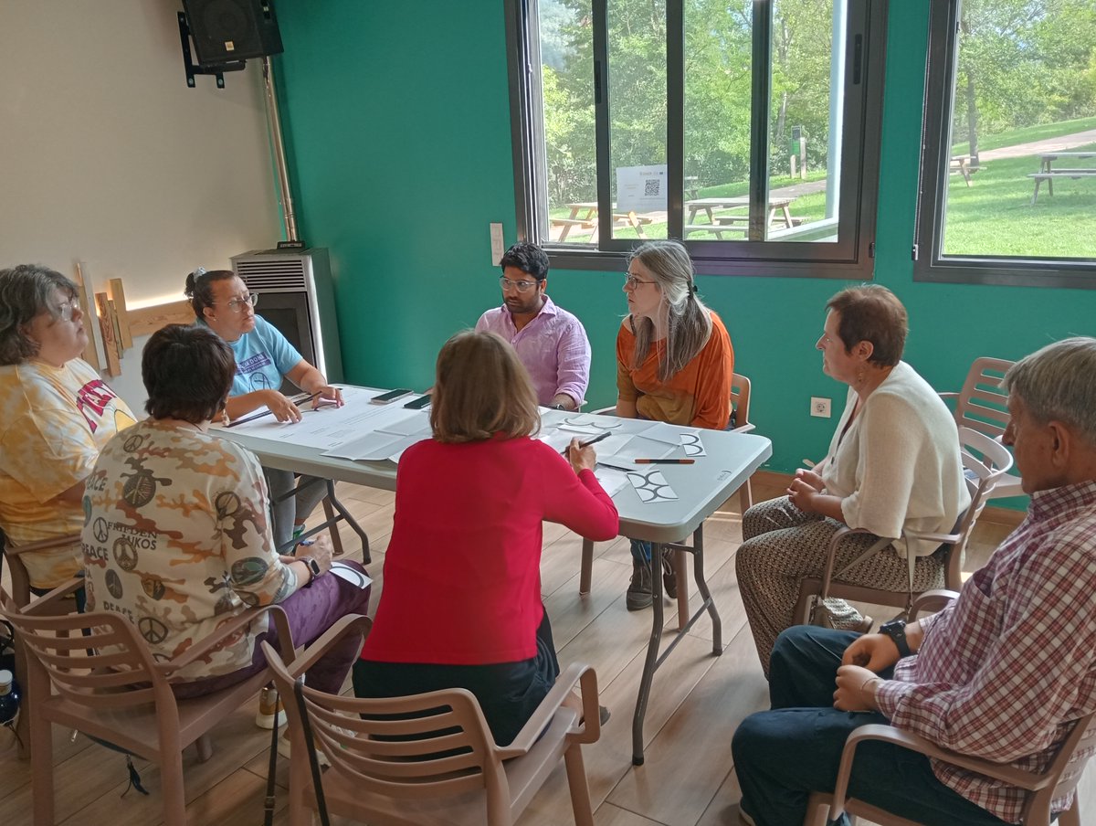 🗣️Avui, 3r seminari dels #LivingLabs del #ProjecteCIMER. Professionals de <a href="/fundaciomap/">Fundació MAP</a> #SupportGirona i <a href="/AcpadRipolles/">ACPAD Ripollès</a> i persones acompanyades hem identificat els #ServeisSocials i aquells destinats a la promoció de la #SalutMental de Ripoll, Puigcerdà i la Cerdanya. Hem recollit