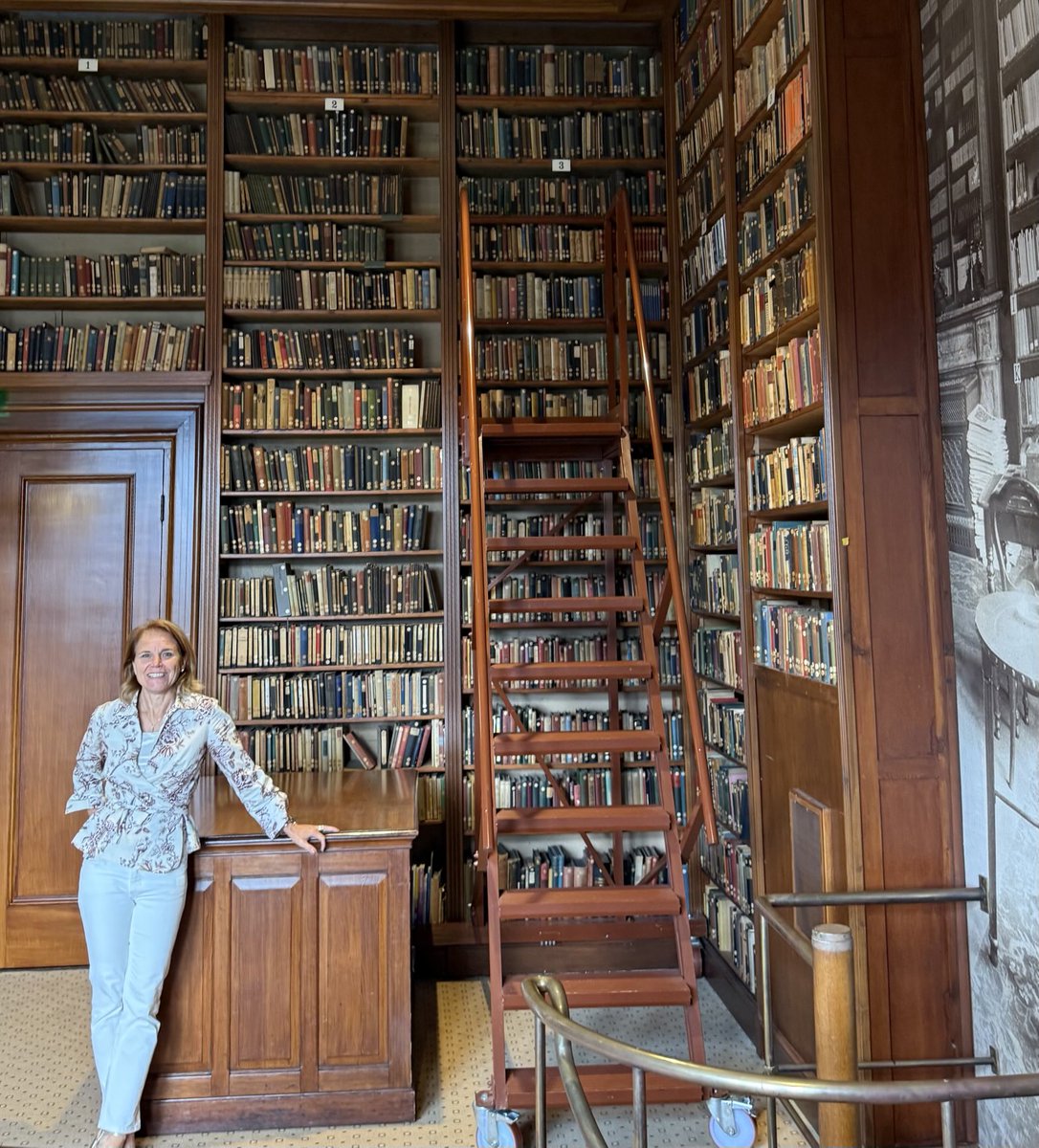 Op bezoek bij een van de oudste boekencollecties in Nederland!

Voor de vlogcast Archief Fluencer heb ik op deze bijzondere plek een mooi gesprek!

#archieffluencer