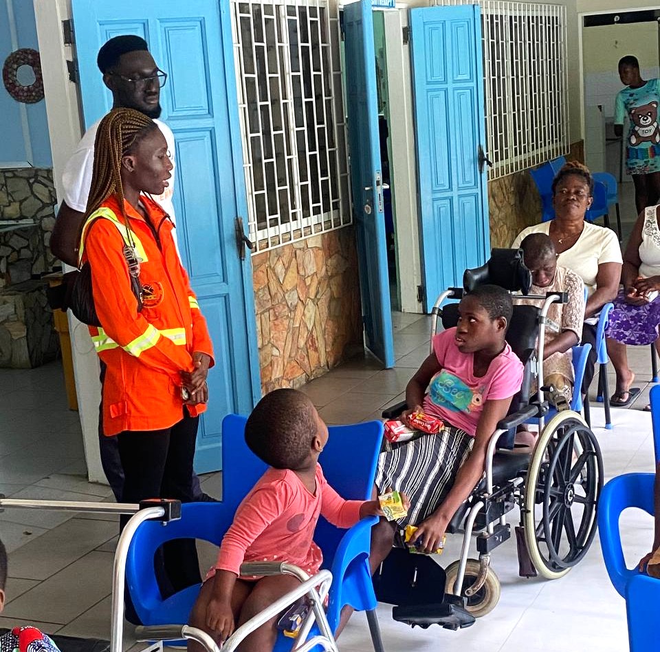 compengKNUST's tweet image. 📍On this 𝐈𝐧𝐭𝐞𝐫𝐧𝐚𝐭𝐢𝐨𝐧𝐚𝐥 𝐃𝐚𝐲 𝐨𝐟 𝐂𝐡𝐚𝐫𝐢𝐭𝐲, we look back at a moment of giving.

Earlier this year, Biomedical Engineering students visited the Nsawam Orthopedic Center to make donations in support of patients and staff.

Service goes beyond the classroom.