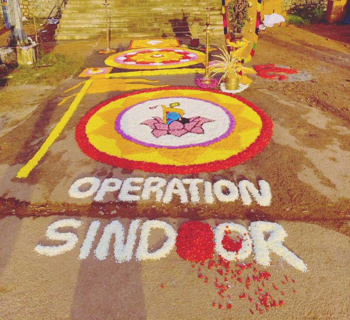Chaos hpnd as this floral design has Operation Sindoor in it.

Kerala Police askd organisers to change design as its hurting somebody's sentiments.
Next year onwards will send designs to Kerala DGP, indi alliance HQ and clerics of peacefuls for approval.
Go and get a life idiots.