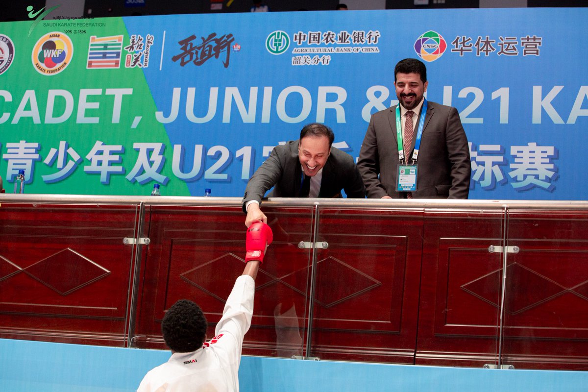 SKF2034's tweet photo. حضور .. و دعـم 🔝

رئيس مجلس الإدارة الدكتور مشرف الشهري يساند أبطال المنتخب في بطولة آسيـا 👏🏻 https://t.co/vcTTcw1FEN