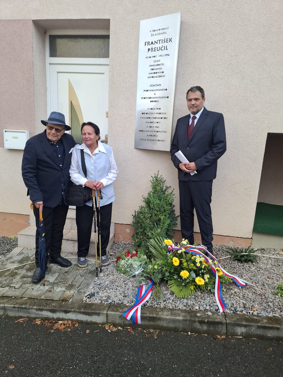 Je mi velkou ctí, že jsem se mohla dnes u nás v Černošicích zúčastnit odhalení pamětní desky Františka Přeučila.
#Naobětikomunistickéhorežimunesmímezapomenout
#zaČeskourepublikumásmyslbojovat✌️ 🇨🇿