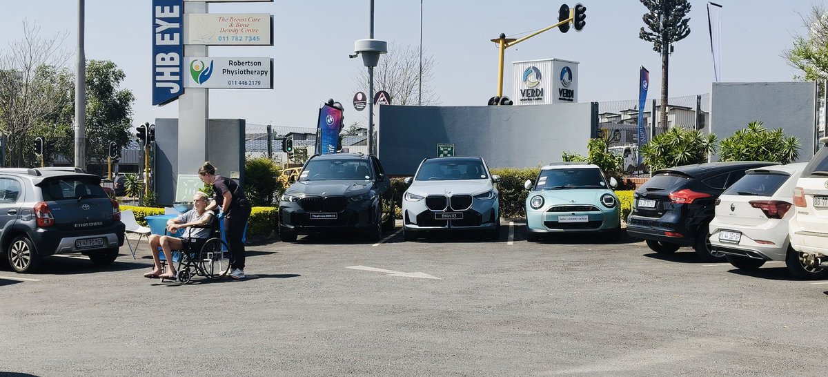 DameConcepts's tweet image. [PR Services] TODAY the team at BMW NorthCliff, Cresta visited Johannesburg Eye Hospital to give back to the needy and less fortunate! TechDailyPost.co.za  #TechnologyCares #Tech4Good #TechCares