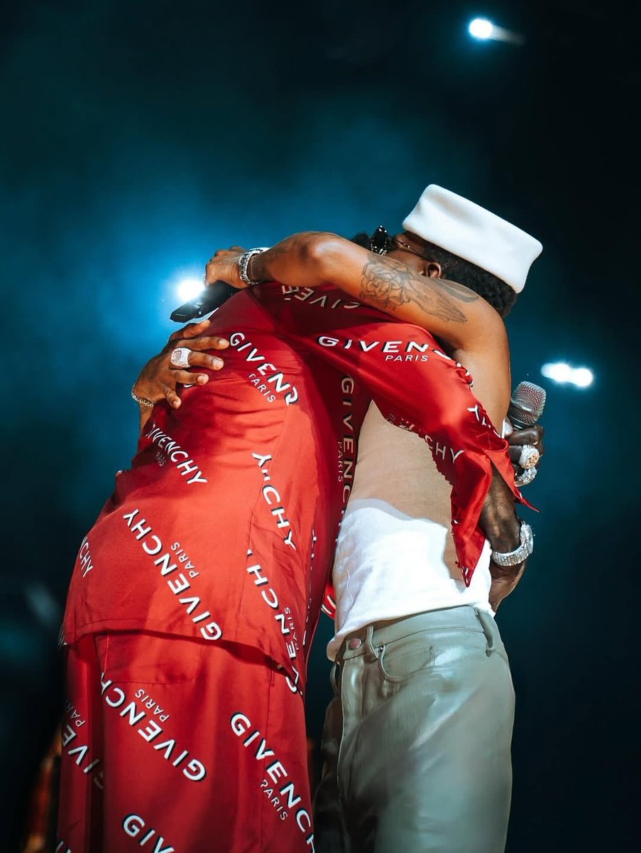 O2 Arena turned legendary with Wizkid &amp; Vybz Kartel on stage 🔥🙌