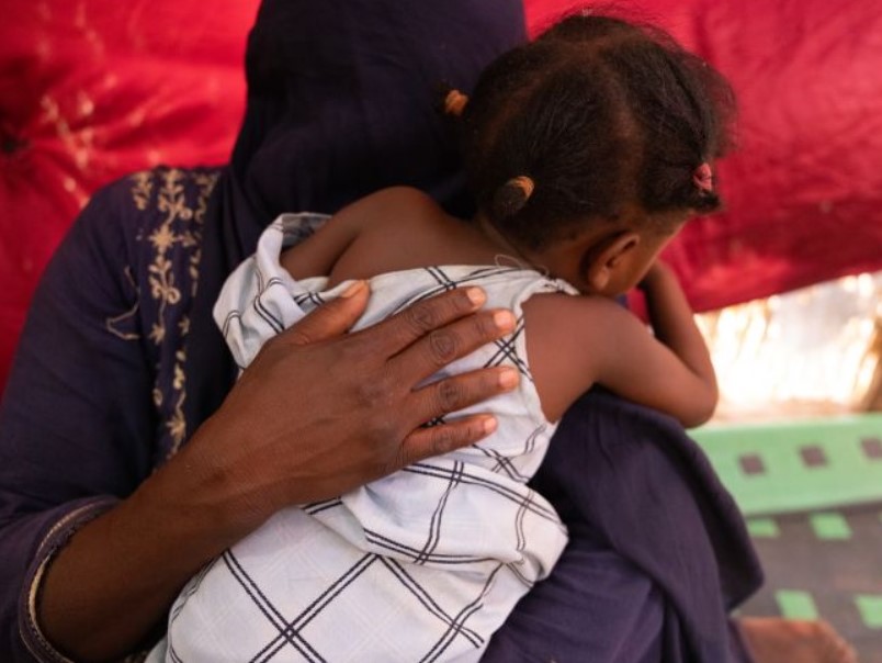 1/2 Que sobrevivas a un bombardeo mientras preparas unos exámenes y luego seas violada durante dos días por decenas de combatientes. Cosas así son normales en Sudán mientras nadie quiere mirar
<a href="/Carmen_matas/">Carmen Matas</a> <a href="/coralherreragom/">Coral Herrera Gómez</a> <a href="/letra_escarlata/">Teresa Domínguez #RESISTERS ♀️</a>
<a href="/forumpfeminista/">Fórum Política Feminista</a> <a href="/EstrellaMalici2/">Estrella Mahoulicia ♀️</a>
