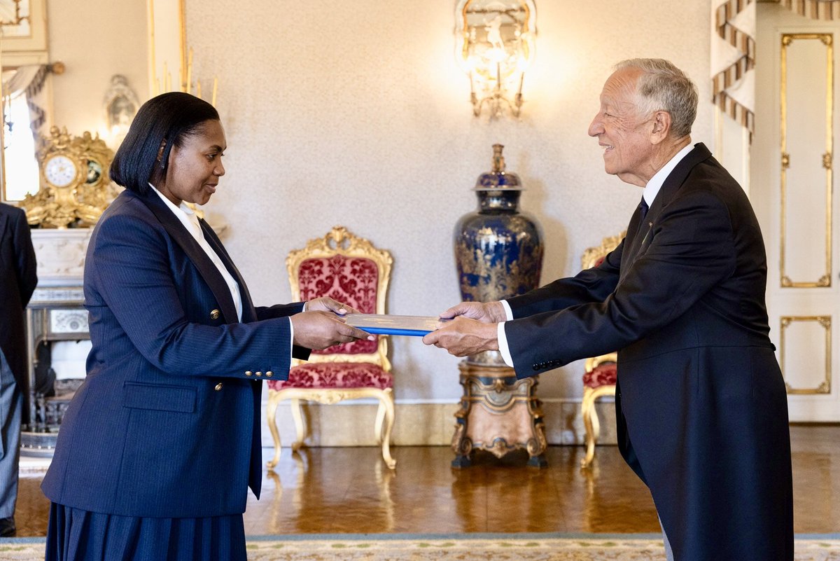 MfaicSd's tweet photo. H.E Thandazile Mbuyisa, AMB of Eswatini presenting her Letters of Credence to H.E Marcelo Rebelo de Souza, President of the Portuguese Republic on 01/09/2025. 
#EswatiniPortugalRelations
🇸🇿 🇵🇹 https://t.co/kcCaOyttnf