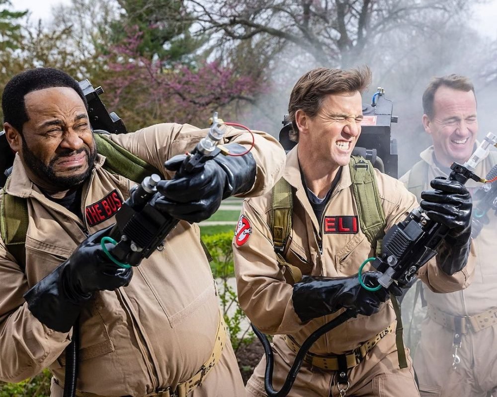 JeromeBettis36's tweet image. When you trade the playbook for a proton pack… Happy Halloween!!