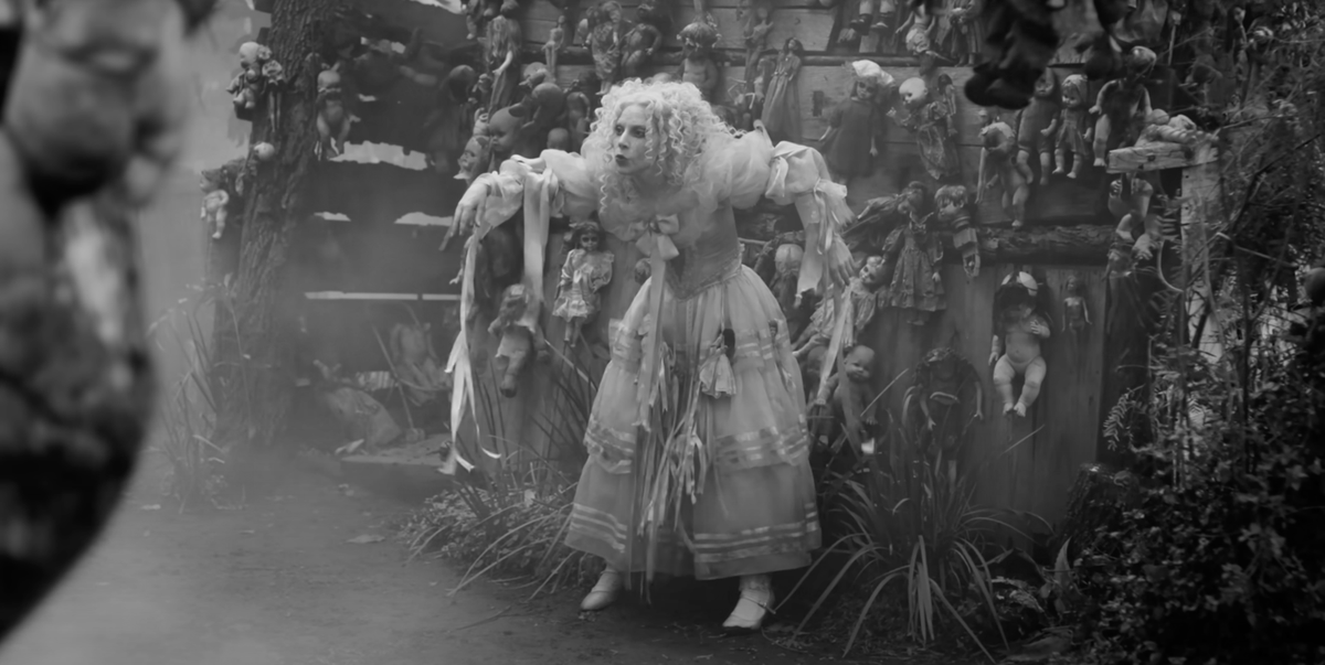 itelloarista's tweet photo. ¿Muñecas de plástico colgando en Xochimilco? 
Lo macabro no es la Isla de las Muñecas donde se filmó el nuevo video de @ladygaga y @TimWBurton sino una CDMX que se hunde, se inunda y al mismo tiempo carece de agua potable.
Mi columna en @El_Universal_Mx 
https://t.co/CYj0TQusIp https://t.co/A28eRxOhBi