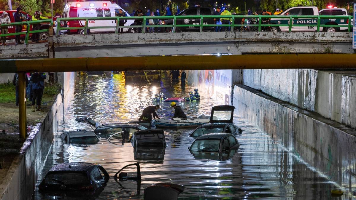 itelloarista's tweet photo. ¿Muñecas de plástico colgando en Xochimilco? 
Lo macabro no es la Isla de las Muñecas donde se filmó el nuevo video de @ladygaga y @TimWBurton sino una CDMX que se hunde, se inunda y al mismo tiempo carece de agua potable.
Mi columna en @El_Universal_Mx 
https://t.co/CYj0TQusIp https://t.co/A28eRxOhBi