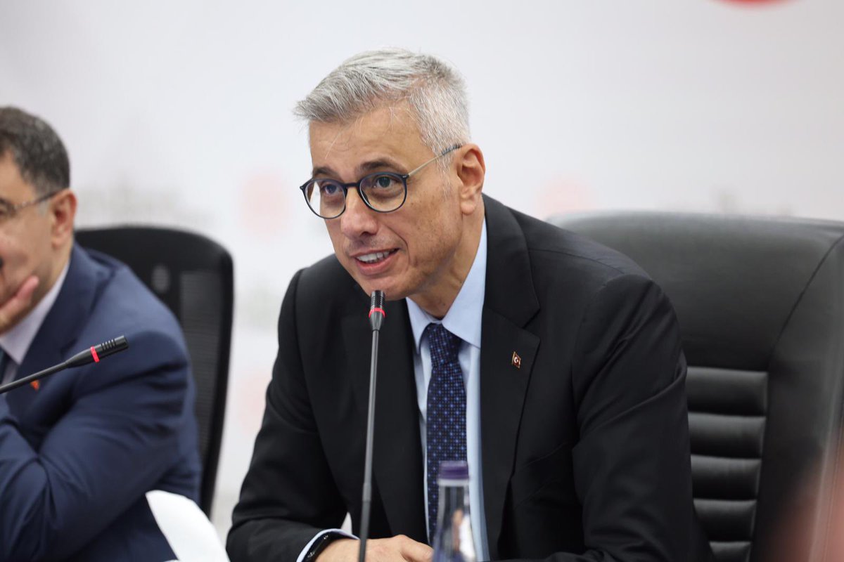 saglikbakanligi's tweet photo. Sağlık Bakanımız Prof. Dr. Kemal Memişoğlu başkanlığında Sağlıklı Türkiye Yüzyılı Ankara 1. Bölge Sağlık Hizmetleri Değerlendirme Toplantısı gerçekleştirildi.

Sağlık Bakanımız, ildeki sağlık yatırımları ve sağlık hizmetlerinin sunumuna ilişkin il yöneticilerinden bilgi aldı.

Sağlıklı Türkiye Yüzyılı 🇹🇷