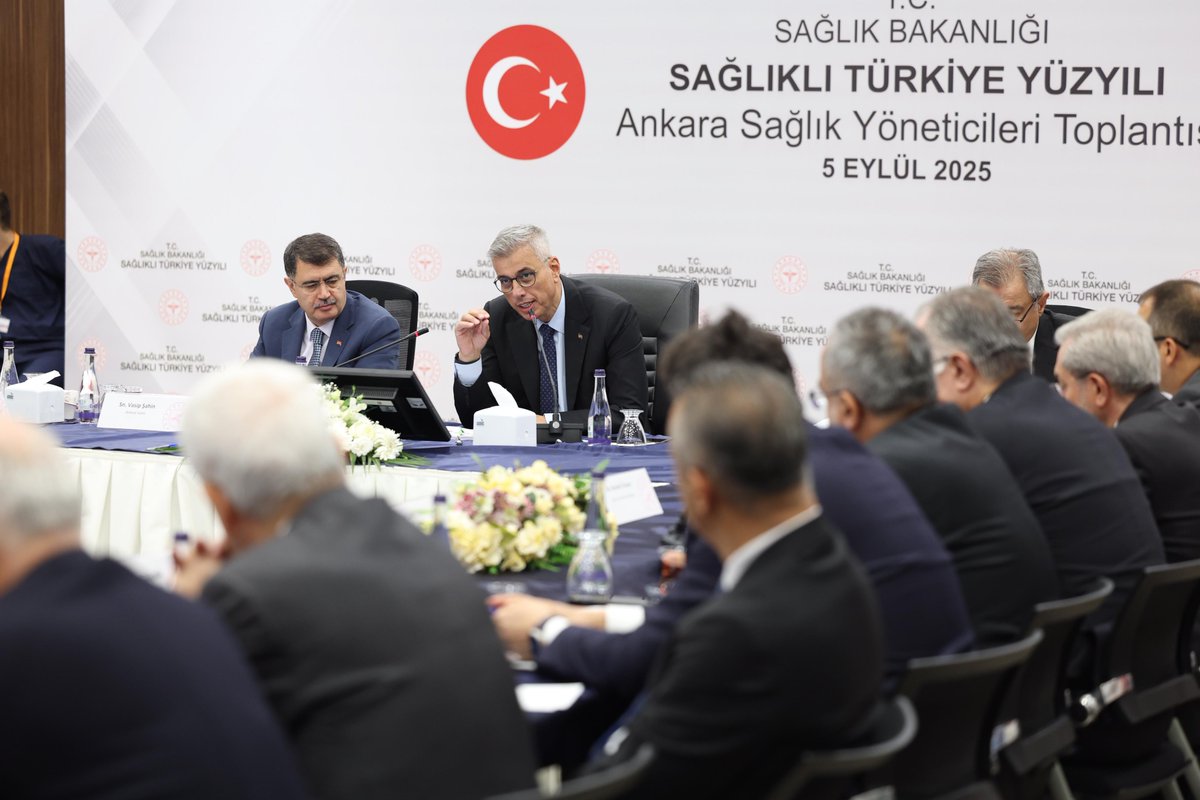 saglikbakanligi's tweet photo. Sağlık Bakanımız Prof. Dr. Kemal Memişoğlu başkanlığında Sağlıklı Türkiye Yüzyılı Ankara 1. Bölge Sağlık Hizmetleri Değerlendirme Toplantısı gerçekleştirildi.

Sağlık Bakanımız, ildeki sağlık yatırımları ve sağlık hizmetlerinin sunumuna ilişkin il yöneticilerinden bilgi aldı.

Sağlıklı Türkiye Yüzyılı 🇹🇷