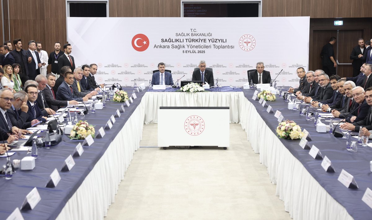 saglikbakanligi's tweet photo. Sağlık Bakanımız Prof. Dr. Kemal Memişoğlu başkanlığında Sağlıklı Türkiye Yüzyılı Ankara 1. Bölge Sağlık Hizmetleri Değerlendirme Toplantısı gerçekleştirildi.

Sağlık Bakanımız, ildeki sağlık yatırımları ve sağlık hizmetlerinin sunumuna ilişkin il yöneticilerinden bilgi aldı.

Sağlıklı Türkiye Yüzyılı 🇹🇷