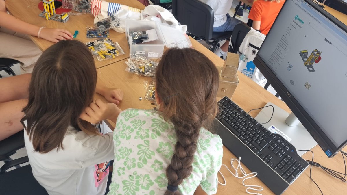 ✔En <a href="/CeMITdeGuitiriz/">aulacemitguitiriz</a> acabamos de pechar hoxe os talleres #GirlSteam2025 nos que participaron case 300 rapaces e rapazas
✅Un total de 30 obradoiros en 14 #Concellos de #Galicia 
🙌Grazas a todos e todas pola vosa participación