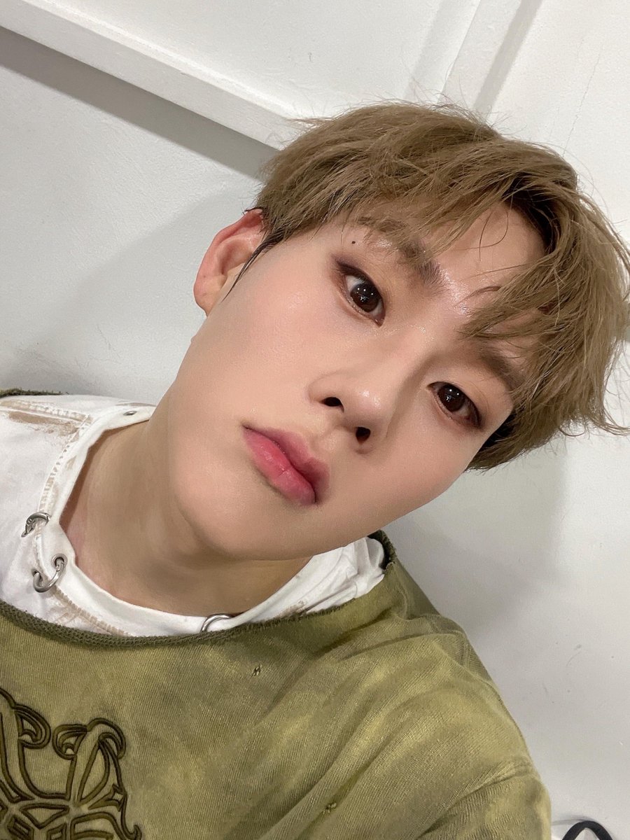 OfficialMONSTAX's tweet photo. 금요일 하루도 잘 마쳤다아❤️‍🔥
내일 만나아~~~ #주헌 https://t.co/MJqlGCkh6c