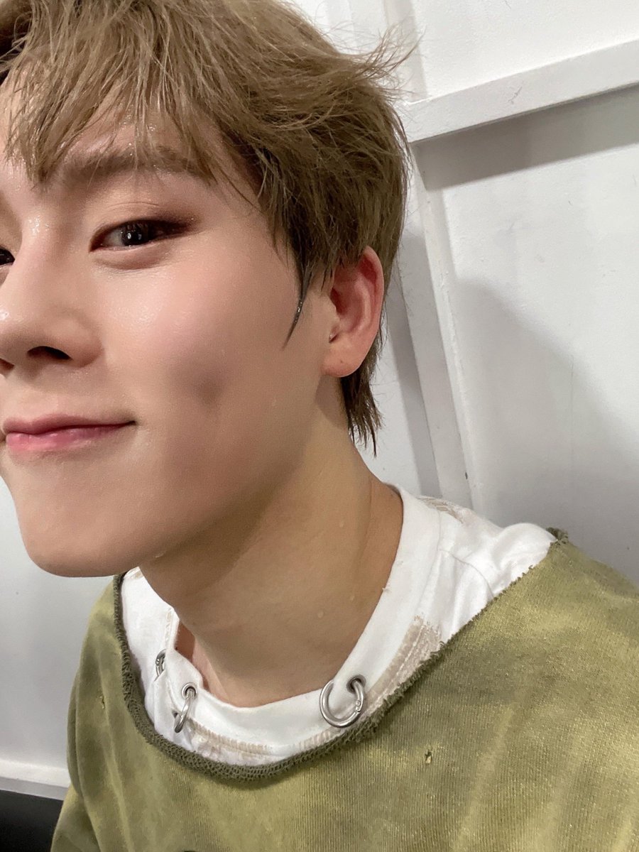 OfficialMONSTAX's tweet photo. 금요일 하루도 잘 마쳤다아❤️‍🔥
내일 만나아~~~ #주헌 https://t.co/MJqlGCkh6c
