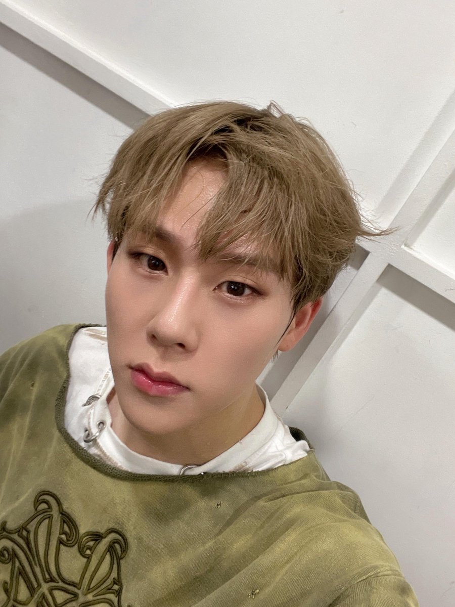OfficialMONSTAX's tweet photo. 금요일 하루도 잘 마쳤다아❤️‍🔥
내일 만나아~~~ #주헌 https://t.co/MJqlGCkh6c