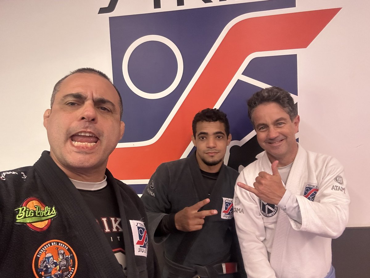 MuzioDeAngelis's tweet photo. A Private Class número 65 do Dr. Cristiano foi pra conta!!
SG: Bito Nascimento.
#strikejiujitsu https://t.co/Ntuulo7dqQ