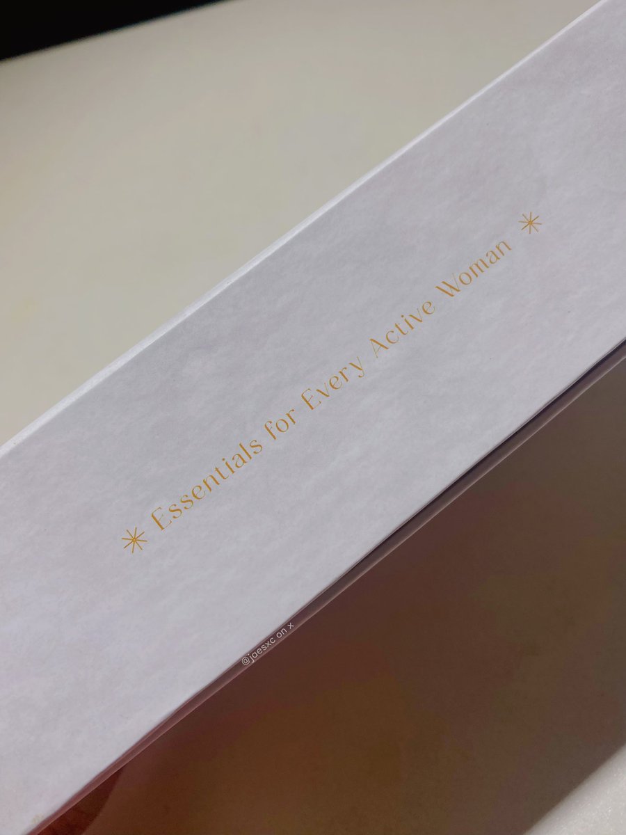 Ada yang bikin nagih dari wangi ini, kayak gigit apel merah yang udah matang, manis juicy, terus pelan-pelan ketemu sama aroma mawar basah.

🛒 s.shopee.co.id/6VEErNHGSt

Bukan fruity-floral biasa, tapi lebih lush, romantis, dan ada sisi menggoda yang lembut. Manisnya dapet,