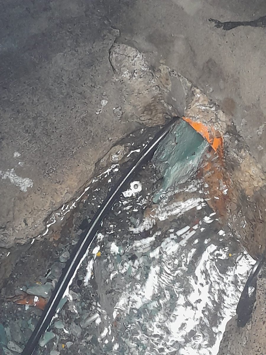 GlancyEnviro's tweet photo. 🚨 Case Study: Expert Drainage Solutions by Glancy Enviro! 🚨
The Problem
❌Loading bay submerged in water.
❌Drainage pipes clogged with hardened concrete and debris.
❌Main drains rendered non-functional.

#DrainageSolutions #GlancyEnviro #CaseStudy #FloodRelief #Commercial https://t.co/ufvV7eFlPP