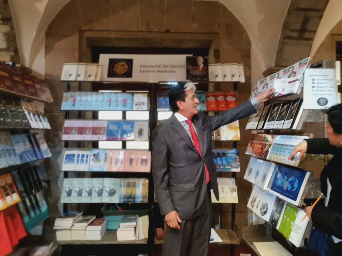 La ASEM en la 13 Feria del Libro de Relaciones Internacionales. En nuestro stand tenemos obras de más de 40 colegas que confirman qué diplomacia y letras ¡van de la mano!