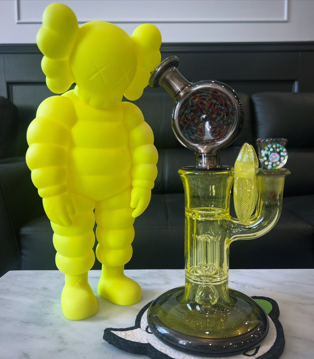 MADEgallery's tweet image. KAWS / Mini Pillar