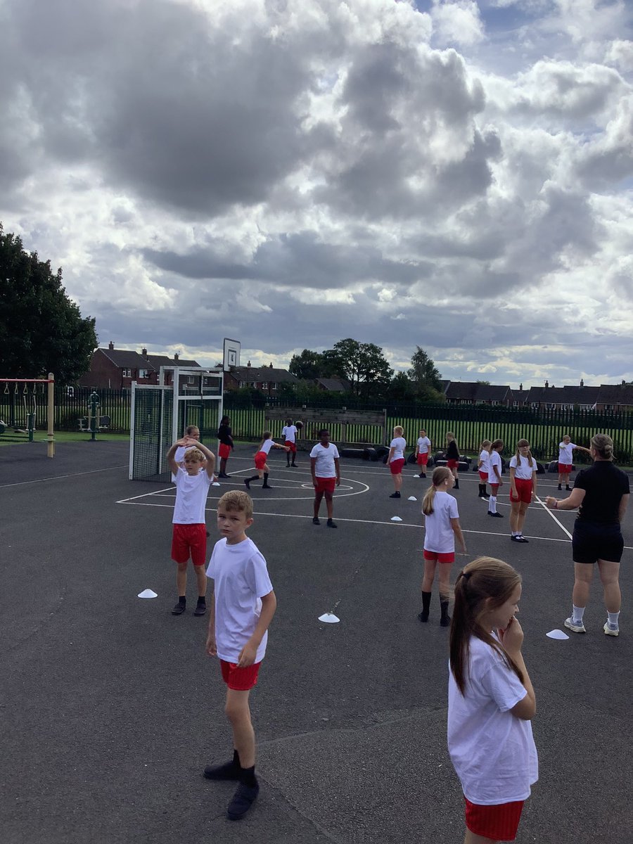 Year 6 had a fantastic PE lesson this afternoon. 👍🏼👏🏽