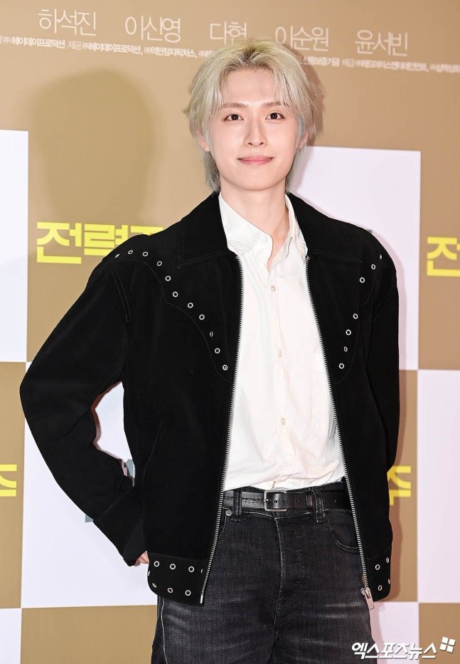 GATINHOS! O Youngjae (GOT7), o Lee Know (Stray Kids) e o Gaon (Xdinary Heroes), na estreia do filme "Run To You", hoje.

#YOUNGJAE #GOT7 
#LeeKnow #StrayKids
#GAON #XdinaryHeroes