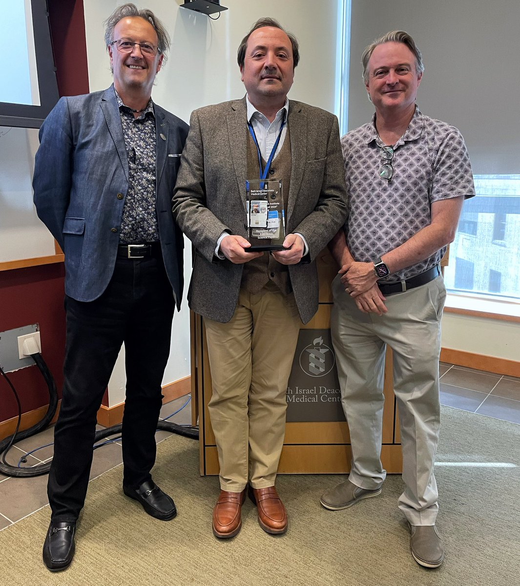 BIDMC_CancerCtr's tweet photo. 🏆Our Cancer Research Institute proudly recognizes the “Best Papers of 2024”! ⭐️Atsushi Tanaka, MD, PhD
⭐️Giulia Cheloni, PhD, and Dimitra Karagkouni, PhD
⭐️Alex Toker, PhD
⭐️Antoine Karnoub, PhD
We celebrate their outstanding work in driving discovery forward!
#CancerResearch https://t.co/Spf24Quect