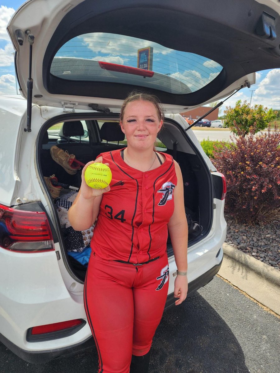 Sluggers Bomb Squad 💣

Kalli Gariepy is the latest member of the bomb squad this week!  

Sherwood HS
Class of 2027