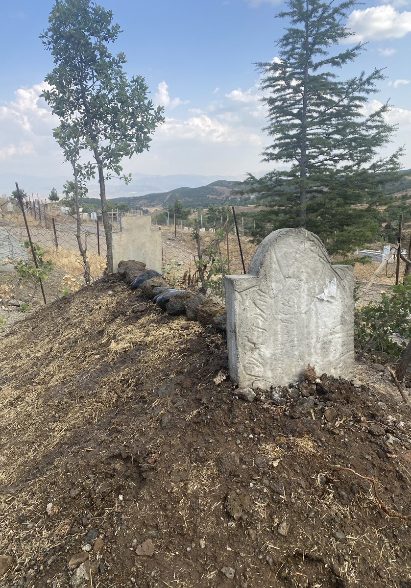 Ölümün hak olduğunu biliyorum..
Rabbimin takdirine razıyım elbet. Ama özlemin, en sessiz imtihanım oldu. Her geçen gün biraz daha büyüyor içimde. Kalbim alışmayı öğrenemedi hâlâ, babam...