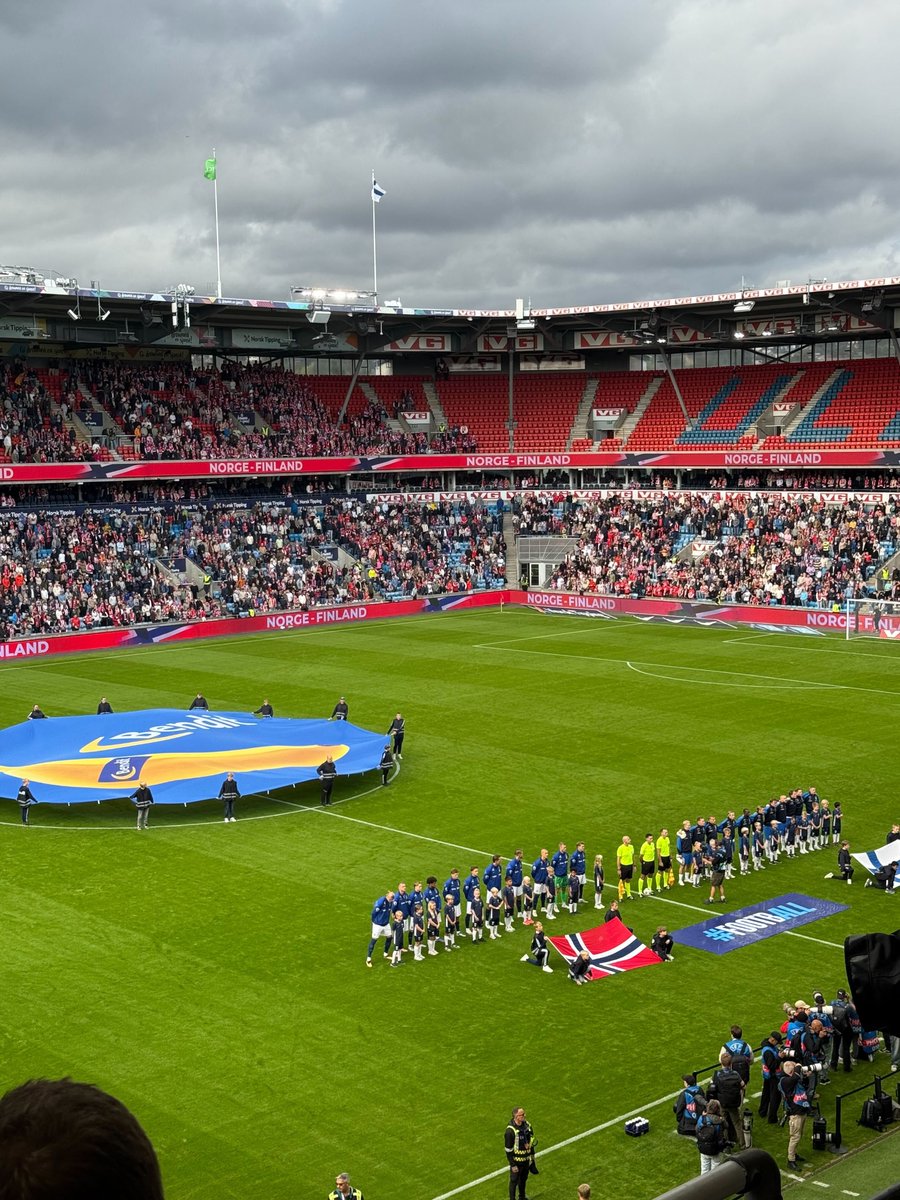 Com4IoT's tweet image. Team spirit wins on the pitch and in business. ⚽💪
Great to share the Ullevaal Stadion match with colleagues Bendik Tho, Alexander Storheill, Rony Barua & Andreas Rudi. More than football: it’s about building the bonds that drive us at Com4 every day. 🚀
#TeamCom4 #TeamSpirit