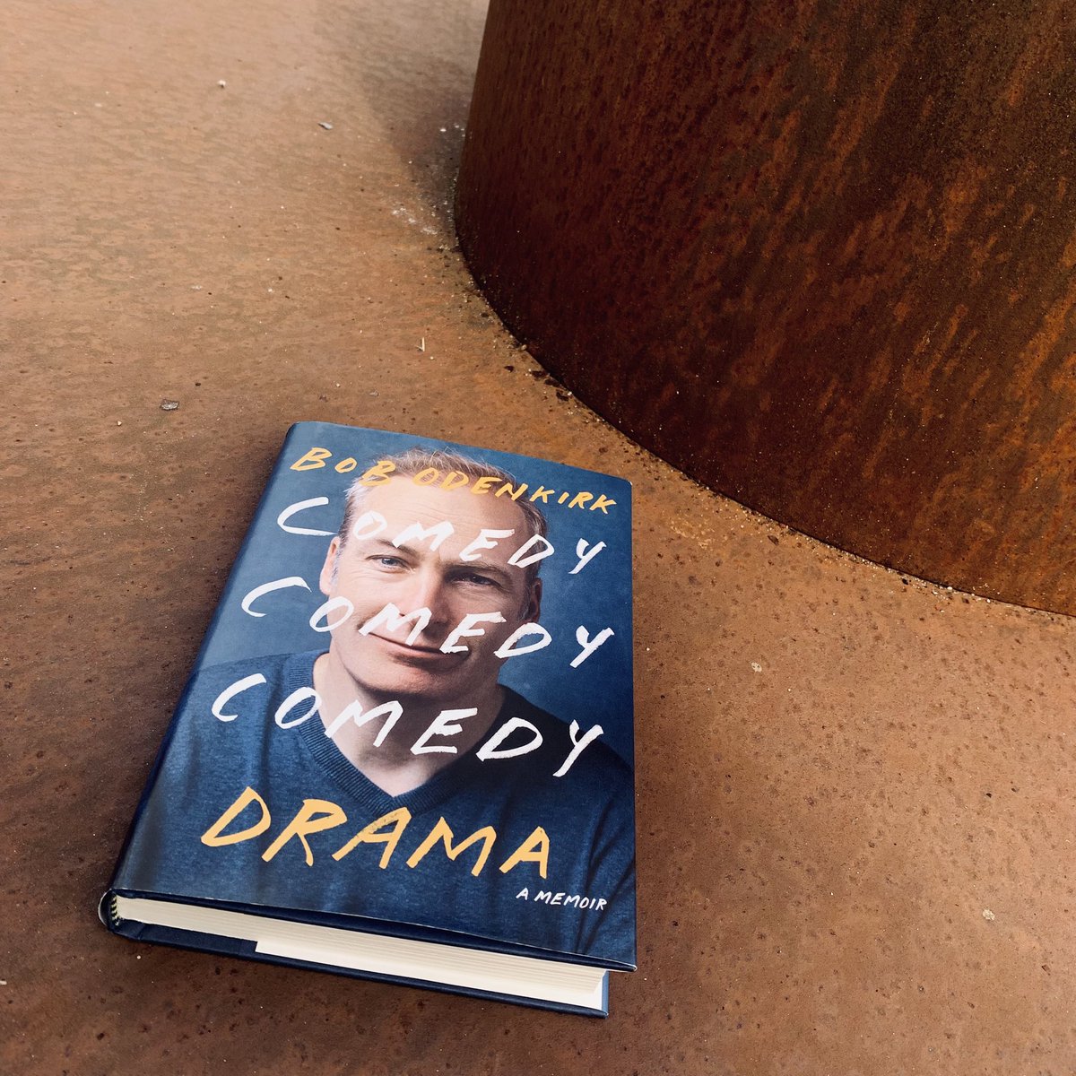 Bob Odenkirk, SNL ve Breaking Bad anılarını yazmış. Kitabın adı da güzelmiş. Sırası değişmekle beraber, pek çok hayat biraz böyle geçmiyor mu zaten? #ComedyComedyComedyDrama #BobOdenkirk