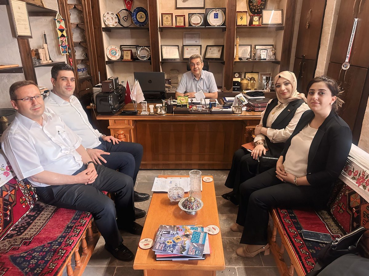Sayın Valimiz ve ŞURKAV Mütevelli Heyeti Başkanımız Sayın Hasan Şıldak’ın vizyonu doğrultusunda; ŞURKAV Genel Sekreteri Sn. Şükrü Üzümcü, ŞURÇEV Müdürü Sn. Siracettin İlhan ve ekibiyle bir araya gelerek yeni proje fikirleri üzerine verimli bir istişare gerçekleştirdik.
