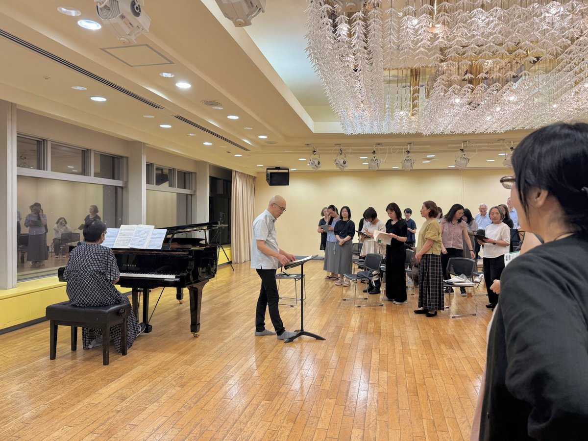 同声、混声の前日練習でした✨

改めて曲、フレーズごとに奏でたい色彩を細かく丁寧に見直しました。

明日、どんな音楽にしたいのか、しっかり考える時間になりました😌