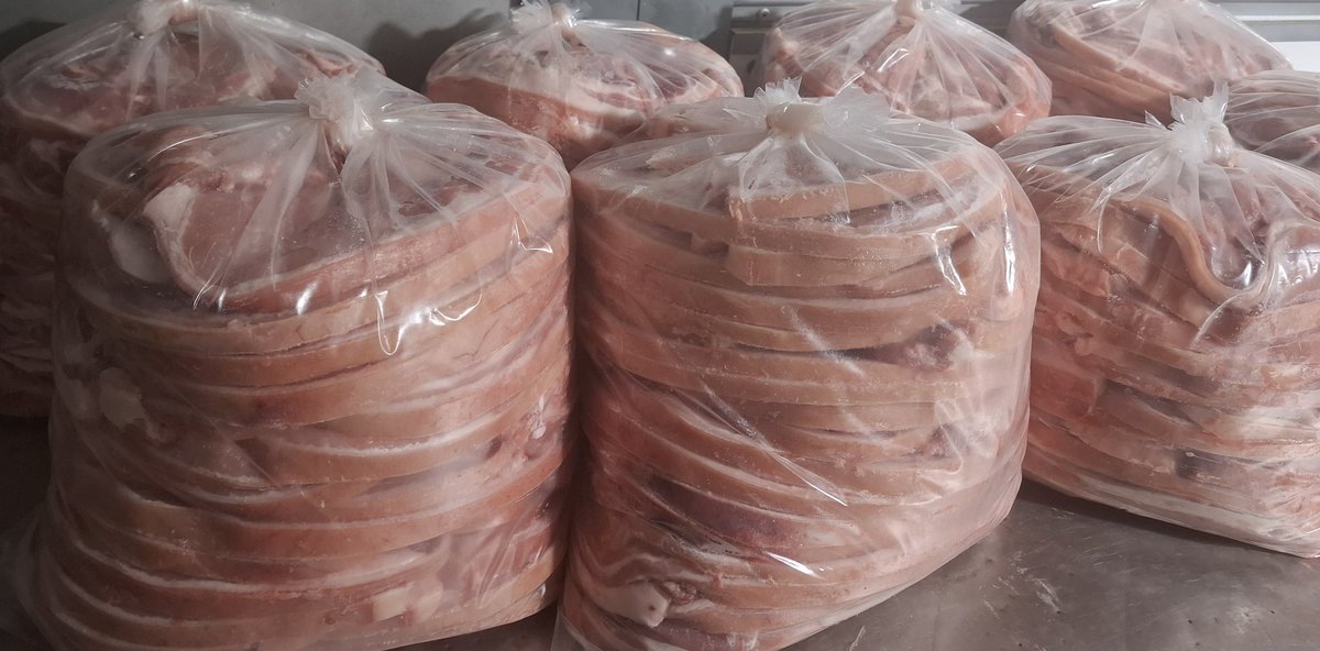 miltonzhakata's tweet photo. In piggery, small mistakes snowball into major issues ~ strategy, not just random clever ideas, is key to success.

~ For now lets just chop our chops: $22 |5kg  🥩 https://t.co/8E6Zzyjulv
