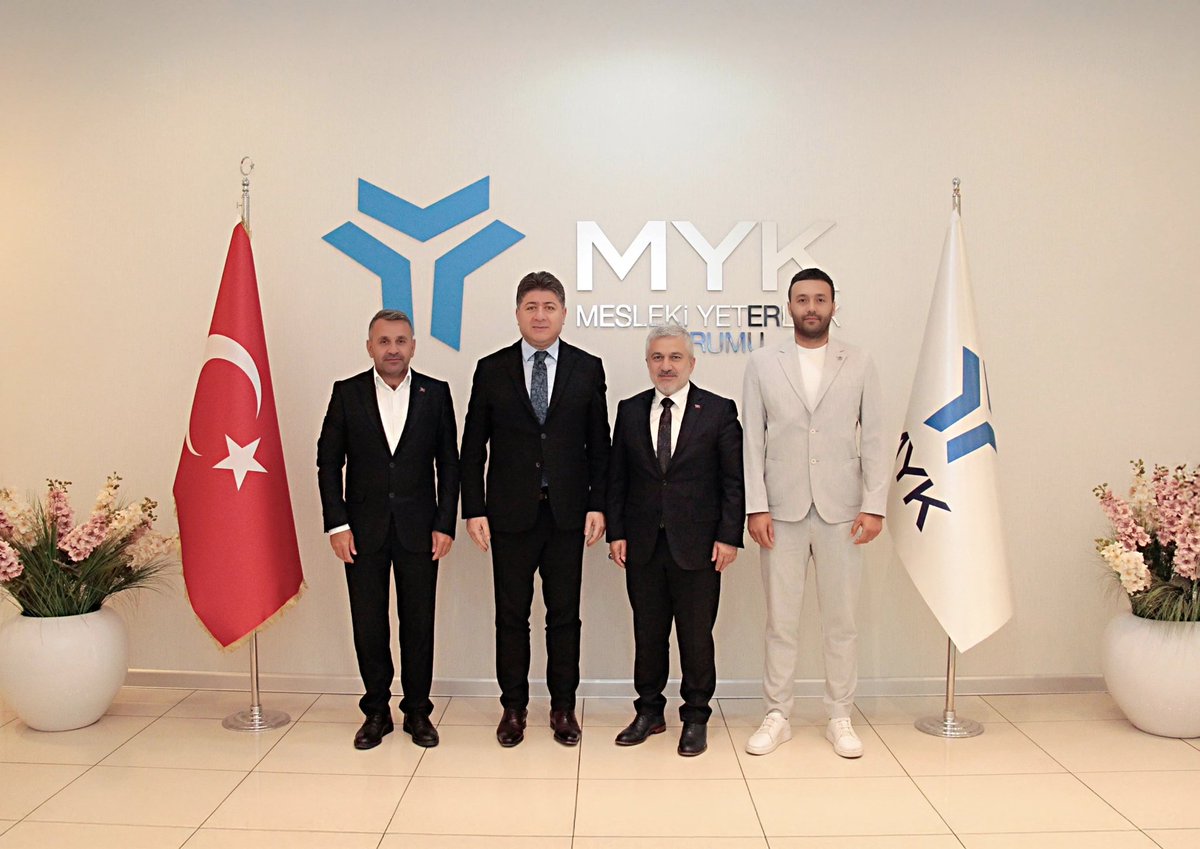 Mesleki Yeterlilik Kurumu (MYK) başkanı Sn. Aşkın TÖREN'i makamında ziyaret ederek "Belediye Zabıtası Ulusal Meslek Standardı" seviye 4 ve 5'in güncellenmesi hususunda fikir birliğine vardık. Nazik kabulleri ve bizleri ziyadesiyle onore eden sohbeti için kendisine çok teşekkür