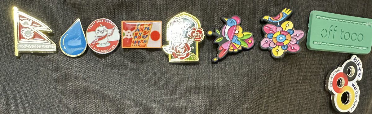ピンバッジを集める趣味はほぼなかったんですが万博でコロンビアの