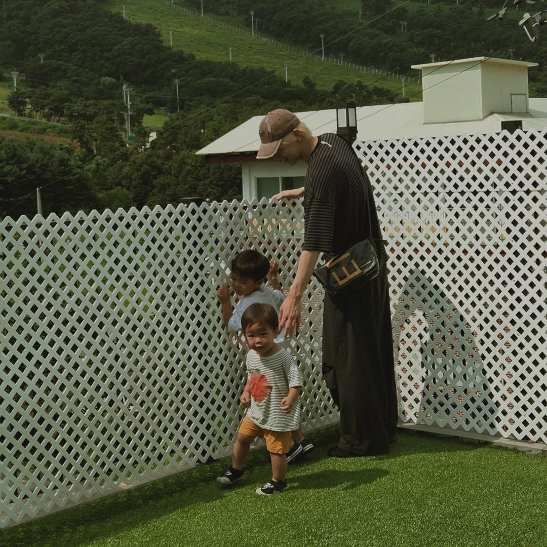 soebint's tweet image. 赤ちゃんの外出日, とても可愛い—