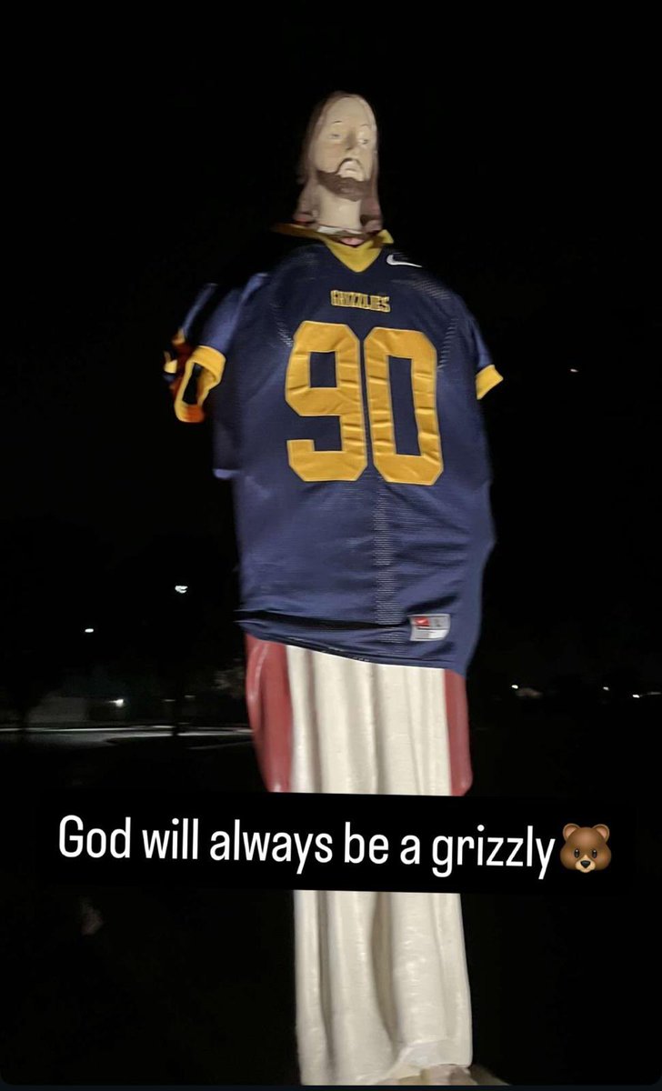 Must be a West Side Rivalry Game going on tonight! Go Grizzlies!!!! #DAT #BROTHERHOOD #GOLDSTANDARD #6STRONG