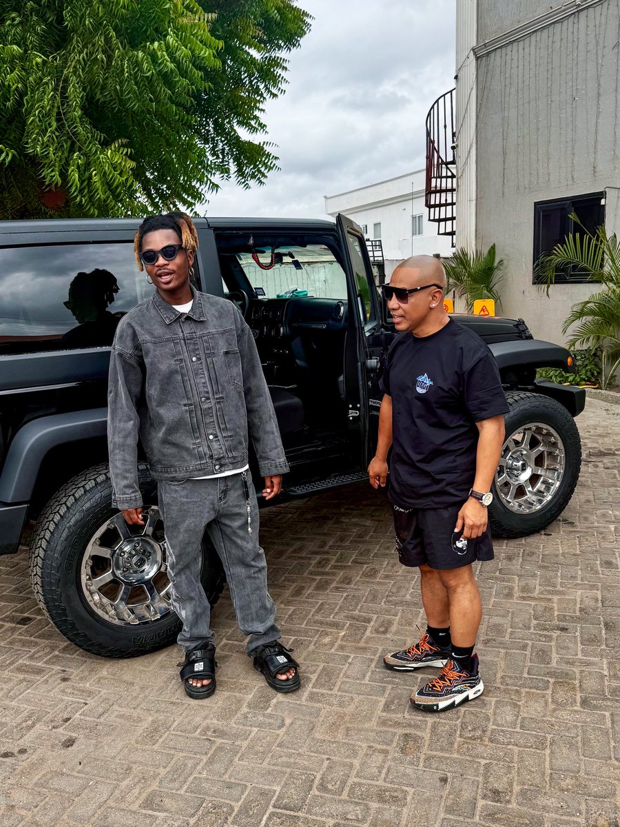 chief__one's tweet photo. As we working hard to get the billions, May God grant me and my fans LONG LIFE and good health! LONG LIFE drops 8th September! S/O to realest fam Dr. GI🇺🇸❤️🐅 #WhatIsThat https://t.co/Y1GijqucOd