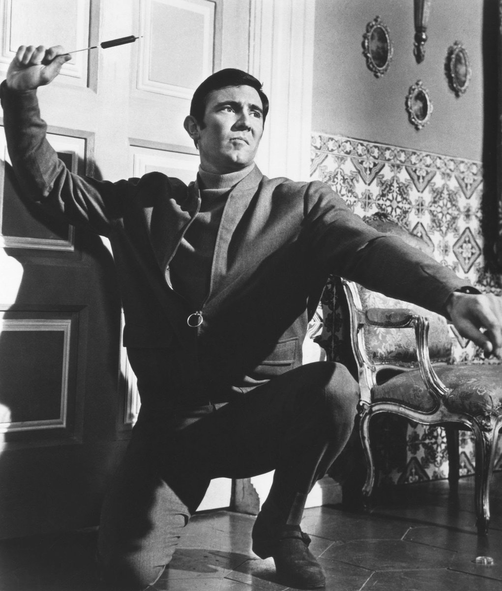 Happy 86th birthday, George Lazenby. 🫡