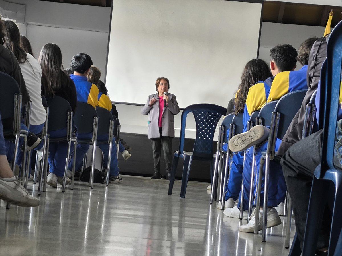 AidaAvellaE's tweet image. La historia de Colombia debe ser contada, conocida y estudiada por toda la sociedad, pero en especial por nuestra juventud en los colegios de secundaria. 
La @UP_Colombia es parte de esa historia. 
Gracias por la invitación.