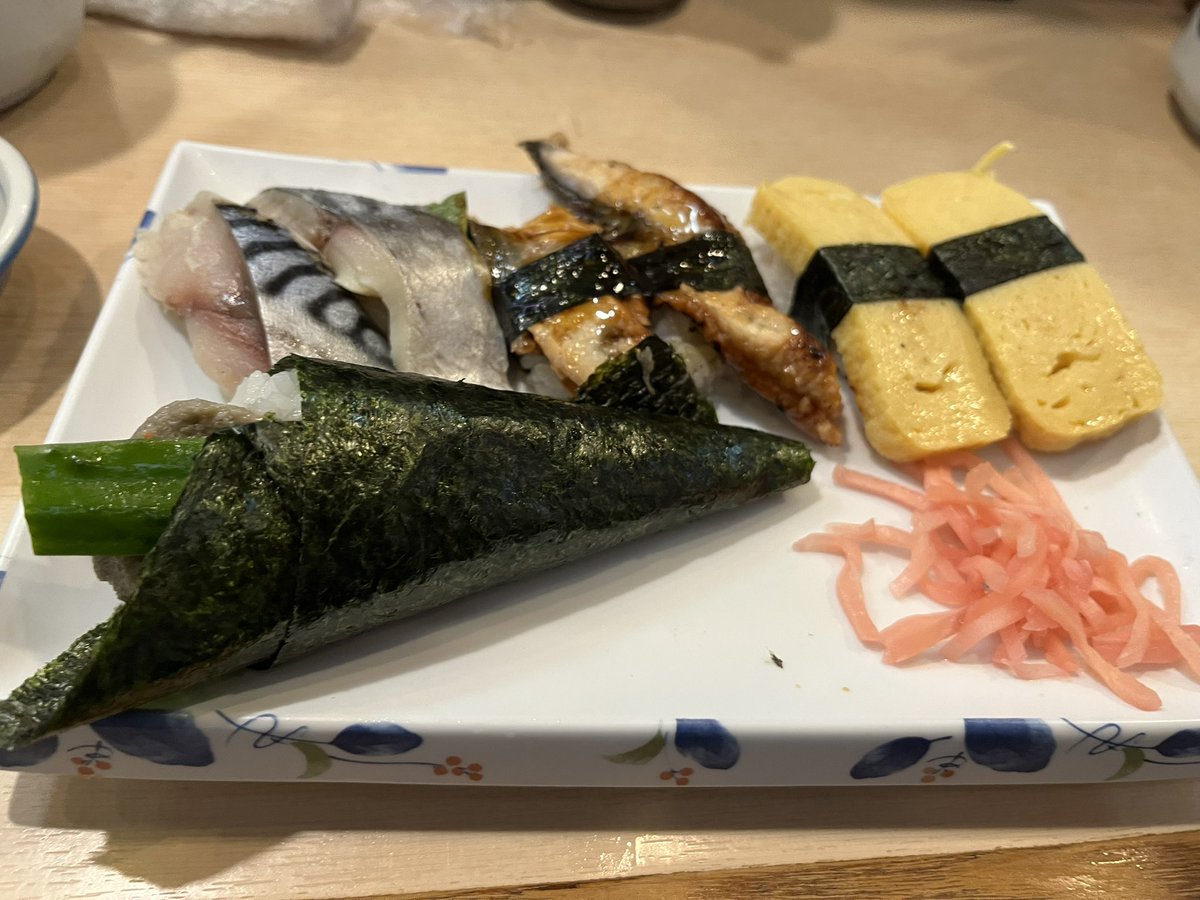 OECU_888's tweet photo. 回らない寿司を食べた

@heichan211←同行者 https://t.co/LJWhQlt0jG