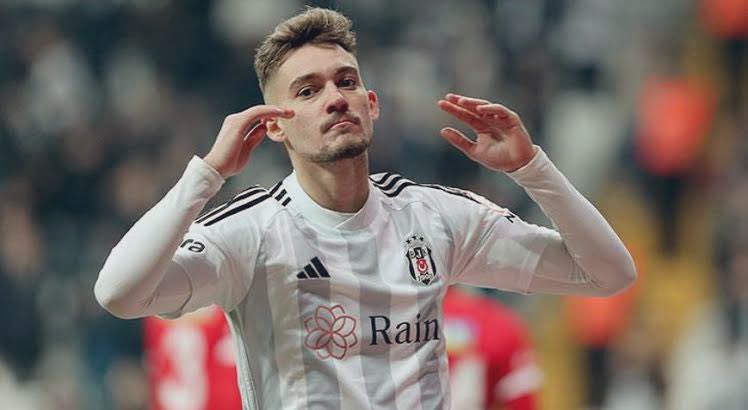 🚨 Trabzonspor, Ersnt Muçi'yi  satın alma opsiyonuyla kiralık olarak kadrosuna kattı!