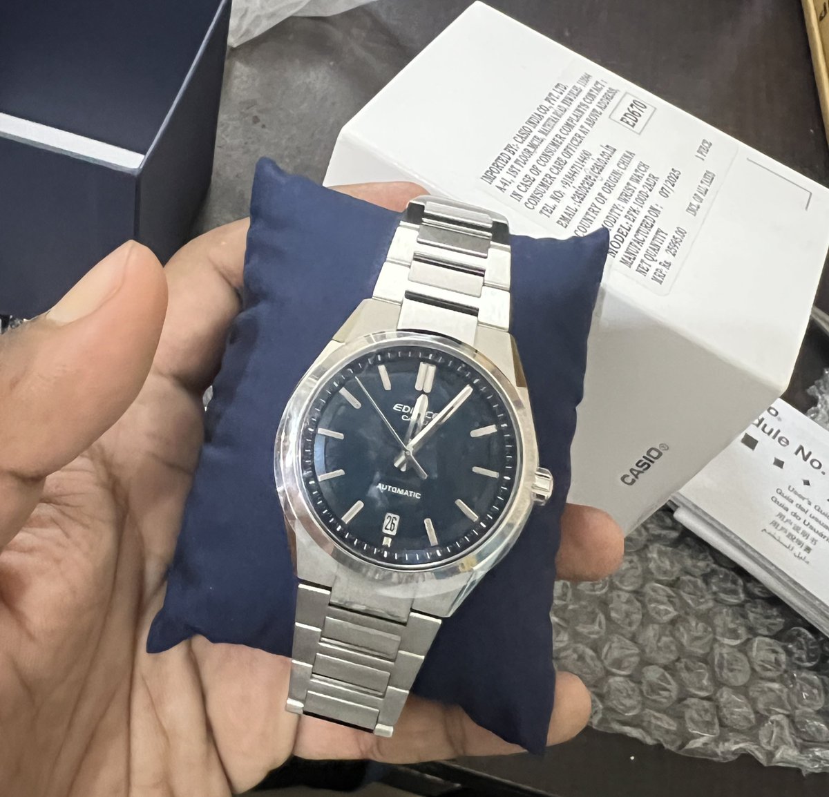 saurabh3796's tweet image. When your watch looks this good, even Fridays feel classy! 😍
Say hello to my new Casio Edifice EFK-100D-2A 
🔹 Gorgeous blue dial
🔹 Mechanical heartbeat
🔹 Sapphire swagger
Not just a watch, it’s a vibe.⌚💙
#CasioEdifice #WristGameStrong
#Casio #CasioAutomatic #AutomaticWatch