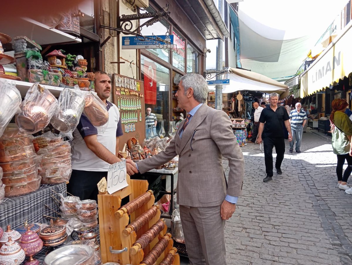 beykaymakamligi's tweet photo. Kaymakamımızdan Beypazarı Tarihi Çarşıda Bulunan Esnaflara Ziyaret

Kaymakamımız Sayın Ünal COŞKUN, Beypazarı Cumhuriyet Başsavcısı Nurettin GÜNER ile birlikte esnaf ziyareti yaptı. https://t.co/DzR6U87evj
